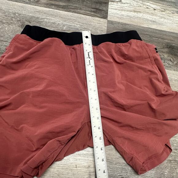 Fabletics Salmon Red Mens 33x7 Training Shorts Activewear Sporty Zip‎ Pockets - Picture 6 of 8